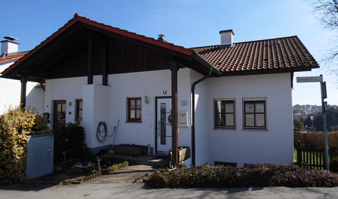 Hochwertig modernisiertes geräumiges Reihenendhaus, teilmöbliert