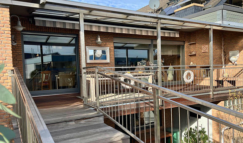 Ground-floor living in a quiet location - very well maintained & lots of space