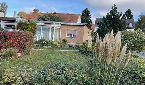 Von Privat ! Einfamilienhaus mit Garage und Sonnengrundstück