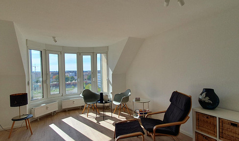 Penthousefeeling: 3-Zi.-Wohnung mit ausbaufähigem Speicher