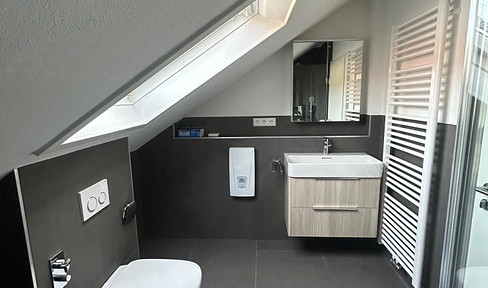 Moderne 3-Zimmer-Dachgeschosswohnung mit Balkon