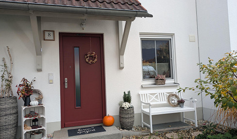 FREE OF PROVISION: Family-friendly mid-terrace house with carport, south-facing terrace and balcony power plant