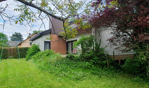 House in a quiet location with almost 1000m² of land