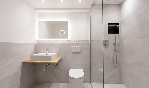 First-time occupancy after renovation - 3-room apartment with balcony & elevator in Düsseldorf-Pempelfort