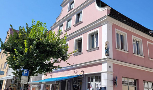 Historic residential and commercial building at Burgau's city gate, centrally located, versatile use