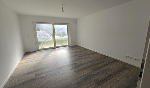 First floor apartment with garage and garden, completely renovated with upscale furnishings in first occupancy
