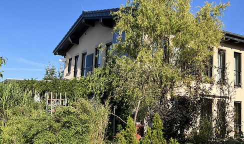 Detached house between lakes and sunset