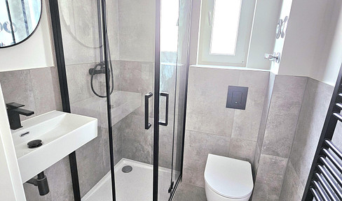 Spacious, bright shared room / 24m² with balcony in Neckargartach