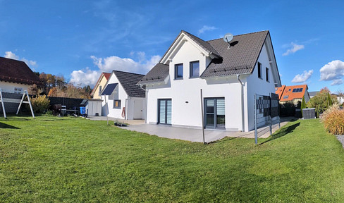 Modernes Einfamilienhaus in sehr ruhiger Lage auf großem Grundstück in Ebnat mit Doppelgarage