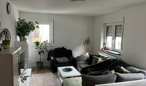 schön geschnittene Zwei-Zimmer-Wohnung inklusive Einbauküche