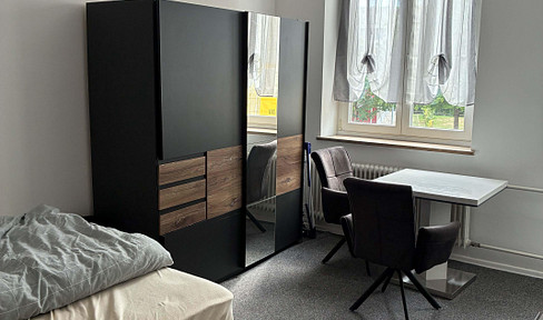 Well-maintained, bright apartment, conveniently located near the city center and with good transport links, partially furnished.