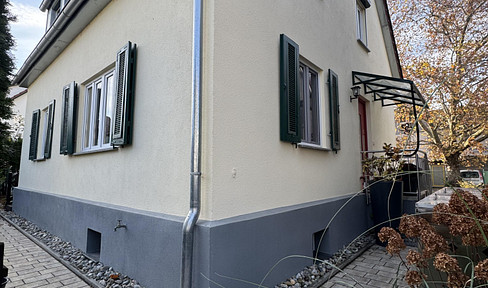 Live centrally, live quietly - EFH with charm & PV/solar *commission-free*