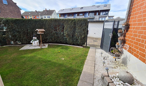 Charming 2.5-room apartment on the ground floor with conservatory, garden, garage/storage & many extras!