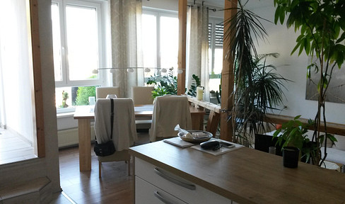 +++Free of commission and occupancy! In the best location 2.5 room terrace apartment with large fitted kitchen+++