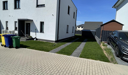 Quiet and modern: Newly built semi-detached house with a garden in Rousseau Park.