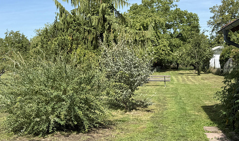 Green oasis with character - quietly located and stylishly modernized