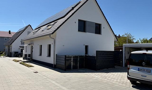 3.5-room attic apartment in a newly built two-family house, 91220 Schnaittach. Available from November 2023, including a share of the garden/garage and more.