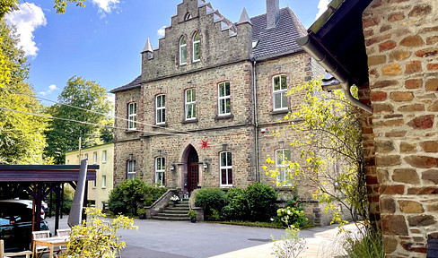 Living in a historic ambience surrounded by greenery