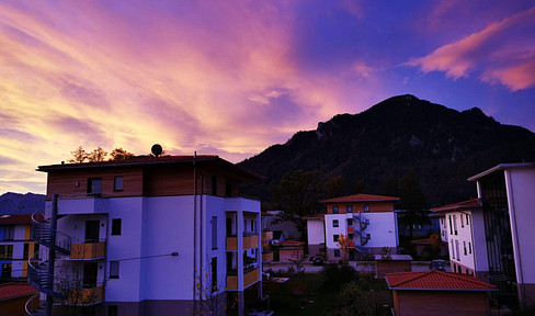 Modern and light-flooded 3-room apartment with fantastic mountain views on the 2nd floor - commission-free!