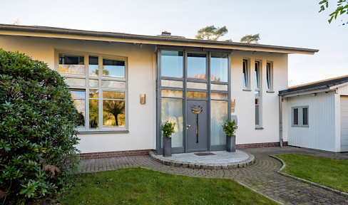 Architect's house on a dream plot in a quiet location