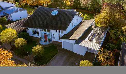 Architect's house on a dream plot in a quiet location