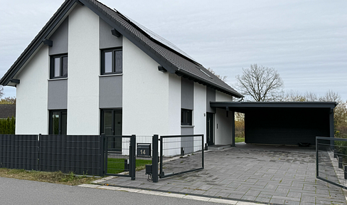 Modern efficiency house with full smart home equipment, only 30 minutes to HH