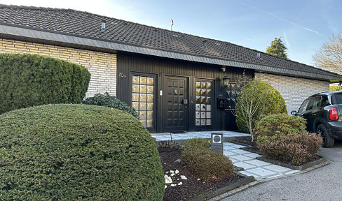 Großzügiger Bungalow mit Einliegerwohnung und tollem Blick aufs Landschaftsschutzgebiet