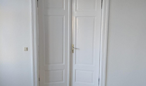 Sanierte 2 Raumwohnung mit Stellplatz, Innenstadt und Seenähe