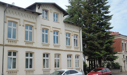Renovated 2-room apartment with parking space, close to the city center and lake