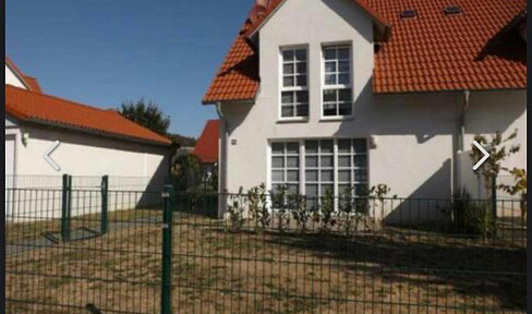 Doppelhaushälfte mit Garage