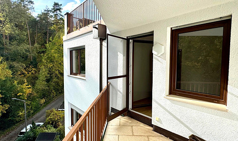 You can move straight in here! 3-room maisonette apartment with two balconies!