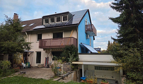 Living in a quiet location right next to Marienbergpark