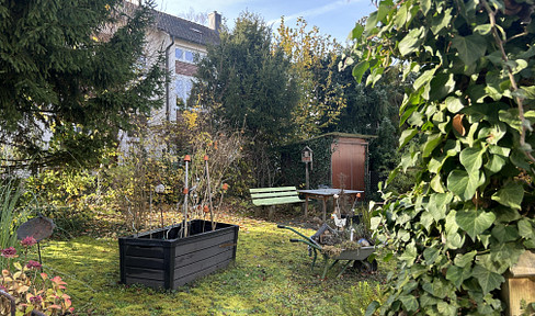 Gartenwohnung mit 4 Zimmern, saniertem Bad, Garage und EBK