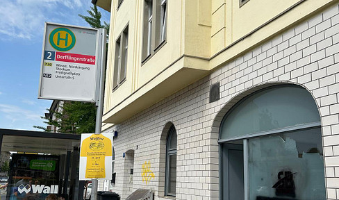 Compact retail space in Düsseldorf-Rath – bus stop right outside the door.