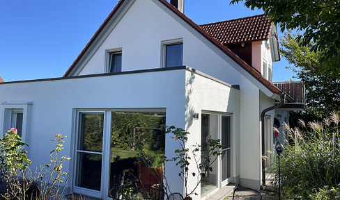 Röhrmoos v. Privat: Freisteh. EFH, 6 Zi., 2 Bäder, Massivbau, Kaminofen, ausgeb. Keller, Gartentraum