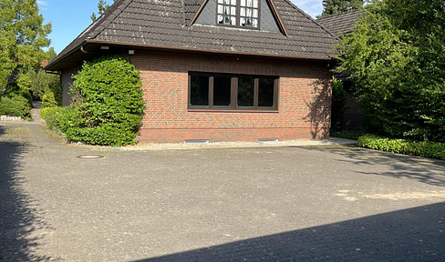 Freistehendes geräumiges Einfamilienhaus im Herzen von Rellingen
