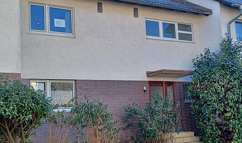 Large mid-terrace house with garage in Großkrotzenburg