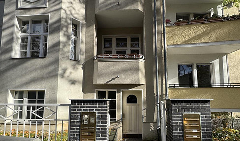 Commission-free: Charming 2-room apartment with eat-in kitchen & terrace in a quiet one-way street