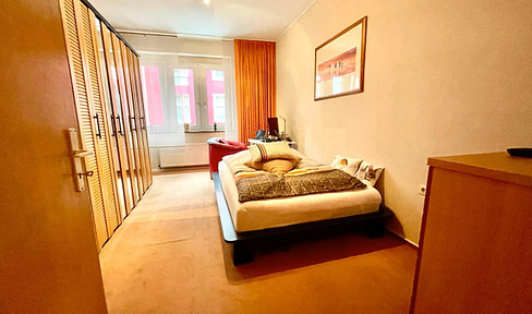 Charmante 2-Zimmer-Altbauwohnung mit Balkon - frei ab sofort