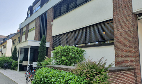 Well-maintained apartment building with 6 units