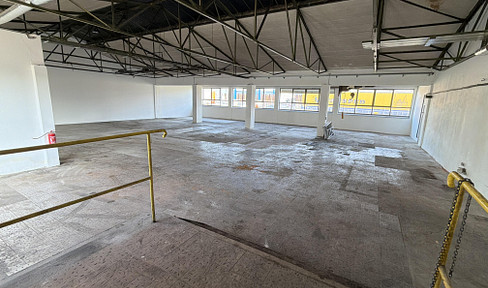 Provisionsfrei und bezugsfertig: Helle Gewerbehalle nach Sanierung