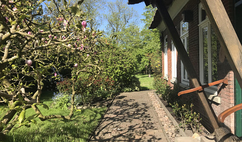 Großzügiges Anwesen unter Reet mit großem parkähnlichem Grundstück - vielseitig nutzbar.