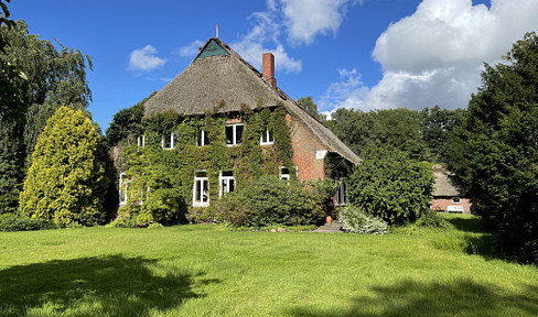 Spacious property under thatch with large park-like grounds - versatile use.
