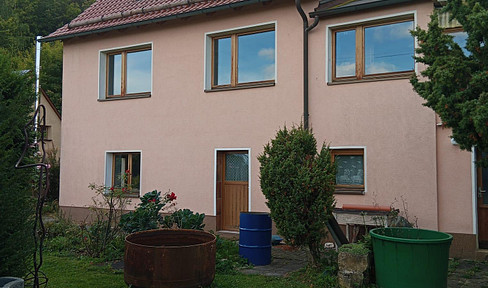 Ein Haus am Waldrand