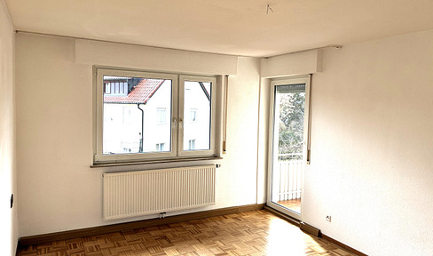 schöne 3,5 Zi.-Whg. ca. 77 qm Obergeschoss