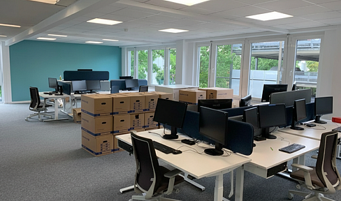 Top location at the Cologne-West junction: 265 m² of flexible commercial space - commission-free