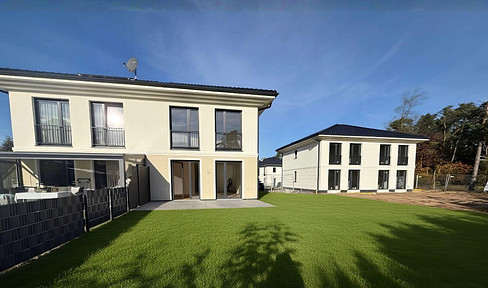 Exclusive new-build semi-detached house by the lake - energy-efficient & modern