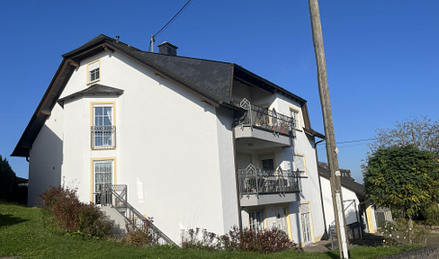 Large 3 - 4 room apartment (110m²), with separate apartment (30m²), cellar room and garage