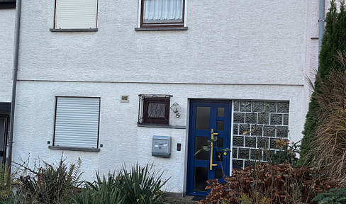 Reihenmittelhaus mit großem Garten und Garage