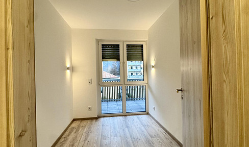 Newly built furnished 3-room apartment with fitted kitchen in the city center, suitable as a vacation apartment